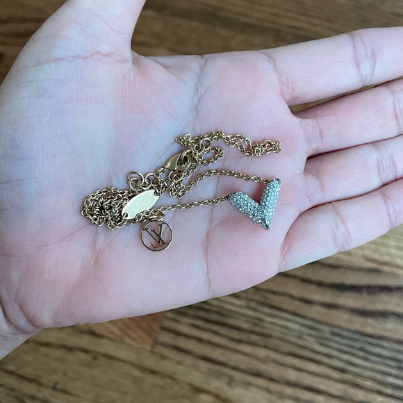 Auth Louis Vuitton Essential V Strass Necklace M68033 Crystal - Picture 5 of 17